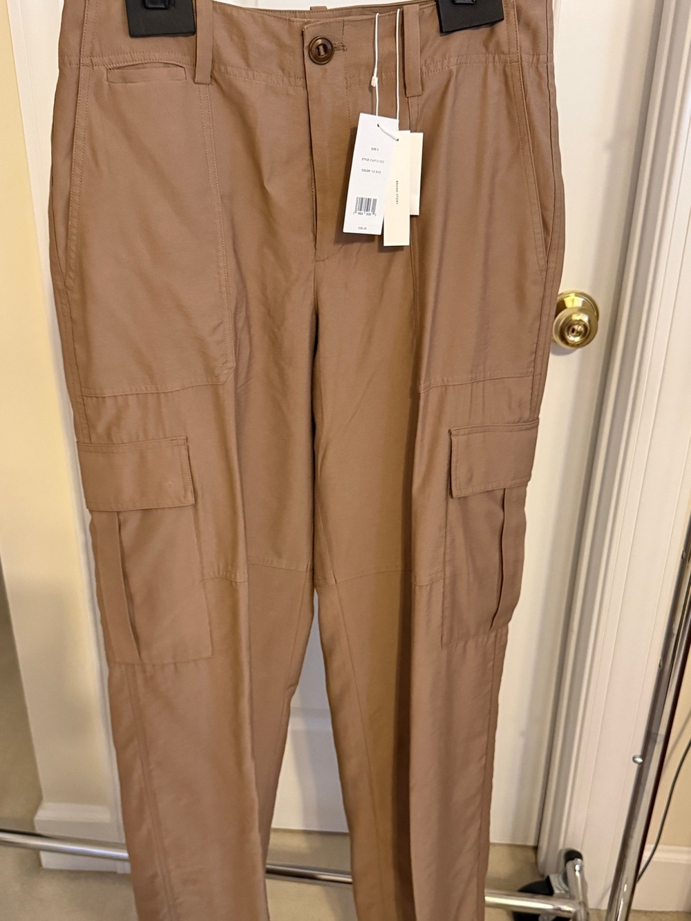 BRAND NEW Vince Woman’s Cargo Pants in Light Brown - Casual Utility Style